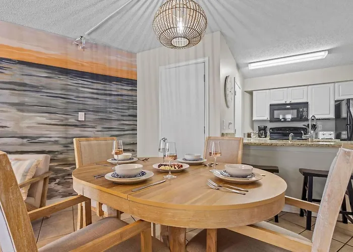 On The With Ocean Views Heated Pools & Hot Tub King Bed & Gear Cable Tv Apartment
