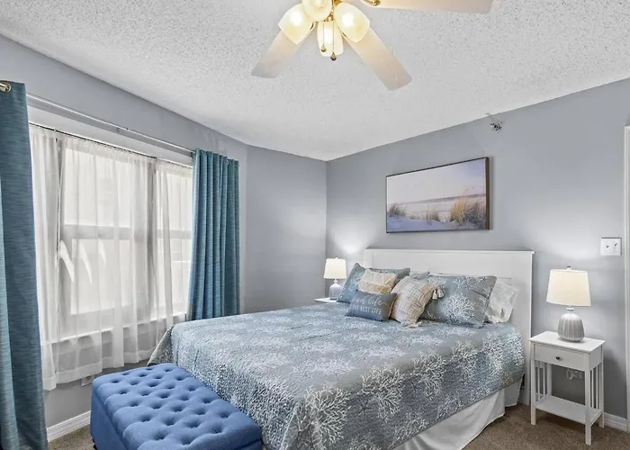 Apartment On The With Ocean Views Heated Pools & Hot Tub King Bed & Gear Cable Tv *