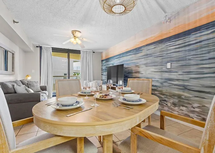 Apartment On The With Ocean Views Heated Pools & Hot Tub King Bed & Gear Cable Tv