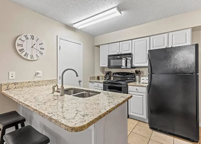On The With Ocean Views Heated Pools & Hot Tub King Bed & Gear Cable Tv Apartment