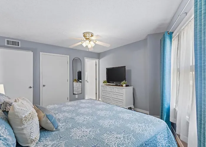 On The With Ocean Views Heated Pools & Hot Tub King Bed & Gear Cable Tv Apartment *