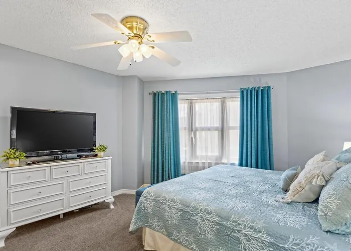 Apartment On The With Ocean Views Heated Pools & Hot Tub King Bed & Gear Cable Tv *