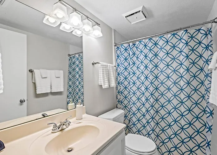 On The With Ocean Views Heated Pools & Hot Tub King Bed & Gear Cable Tv Apartment